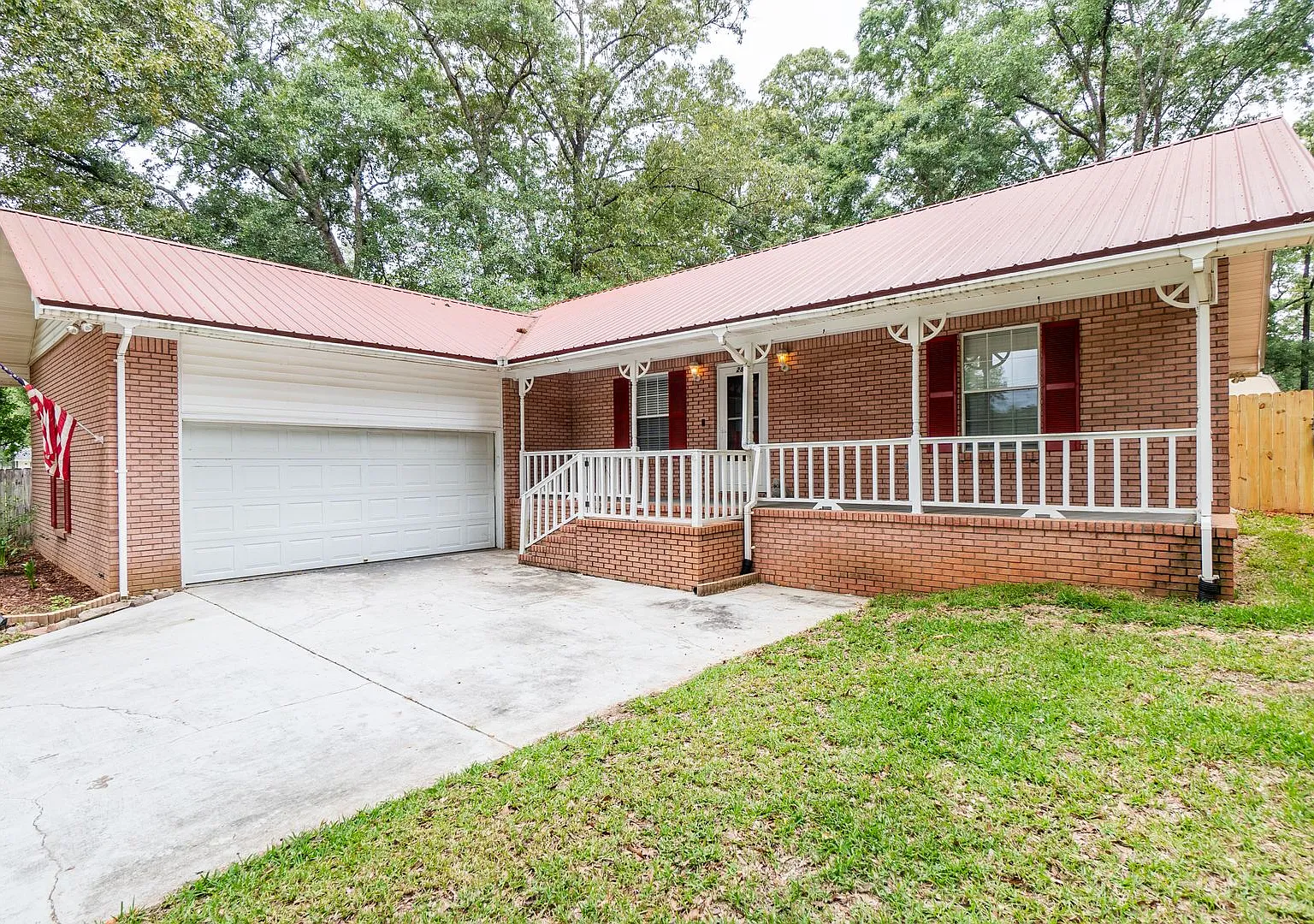 Charming Crestview Home — Photo 1