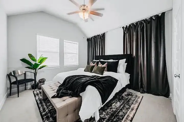3 bed, 2.5 bath, 1404 sqft, $2,300 — Photo 2