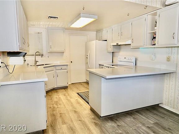 5th image of 3400 Miramar Dr