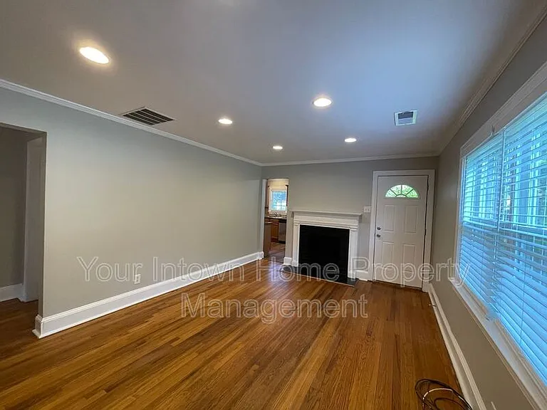 452 Deckner Ave SW — Photo 6