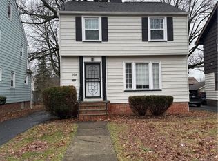 994 Yellowstone Rd, Cleveland Heights, OH 44121
