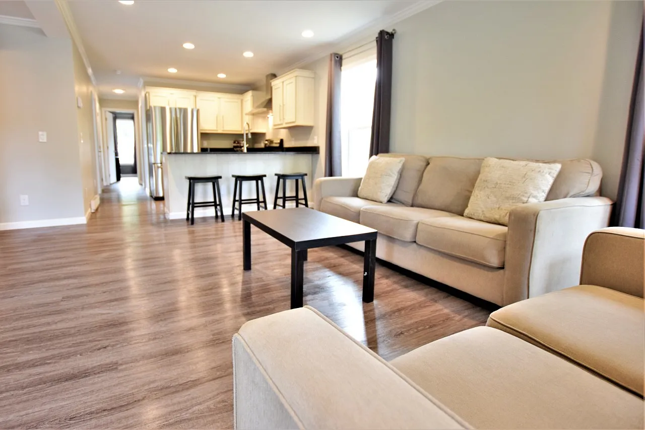 607 S Aurora St — Photo 1