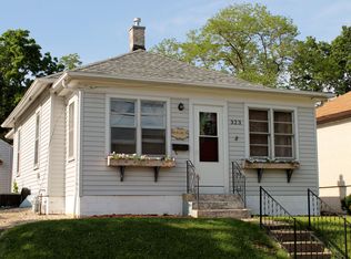 323 9th St, Peru, IL 61354