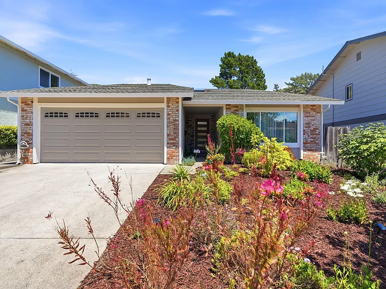 1256 Rainier Ave — Photo 1