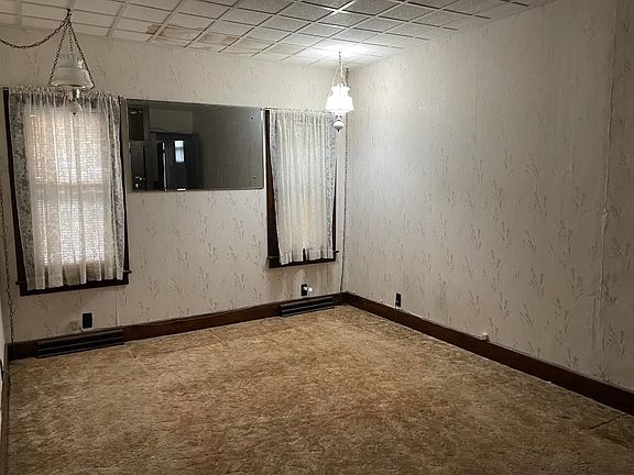 3rd image of 1124 East Ave