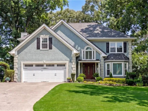 5007 Willow Creek Dr, Woodstock, GA 30188