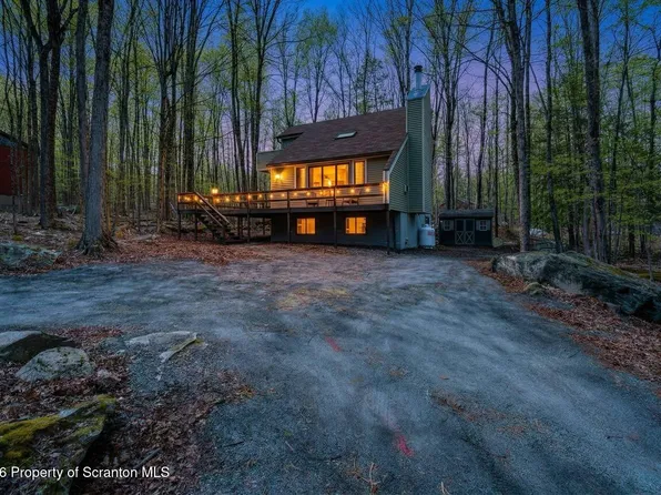 10 Garden Dr, Lake Ariel, PA 18436