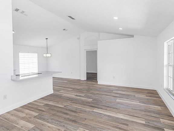 2nd image of 3204 SAINT JAMES AVENUE