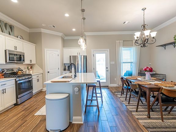 3rd image of 430 Mangrove Ln