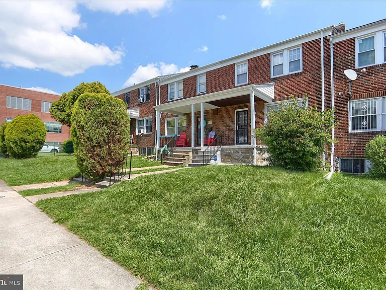 1323 N Kenwood Ave #1 — Photo 3