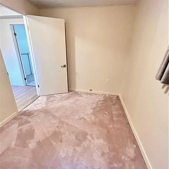 32 Mississauga Rd #LOWER — Photo 10