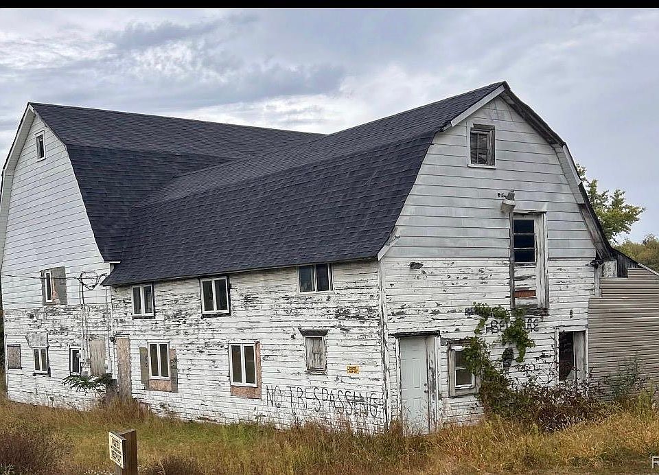 2nd image of 3355 S Lapeer Rd