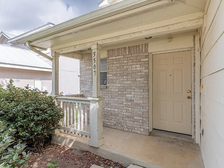 5507 Christina Path — Photo 4