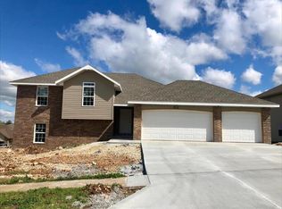 1902 W McCanse St, Springfield, MO 65803