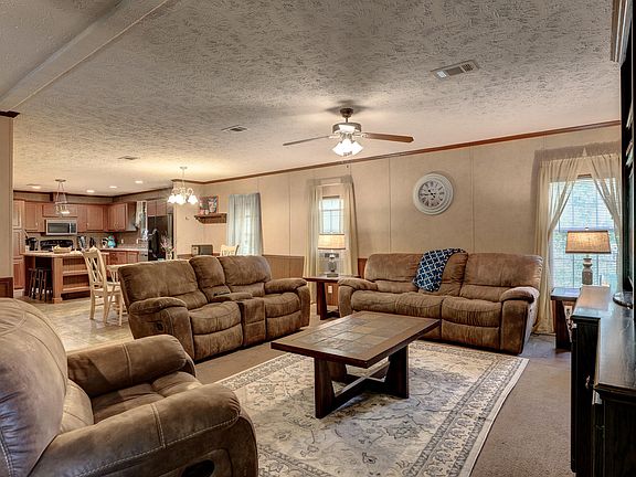 5th image of 1048 S Patterson Dr