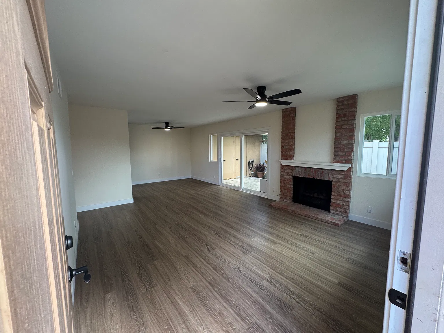 2 bed, 1080 sqft, $4,200 — Photo 4