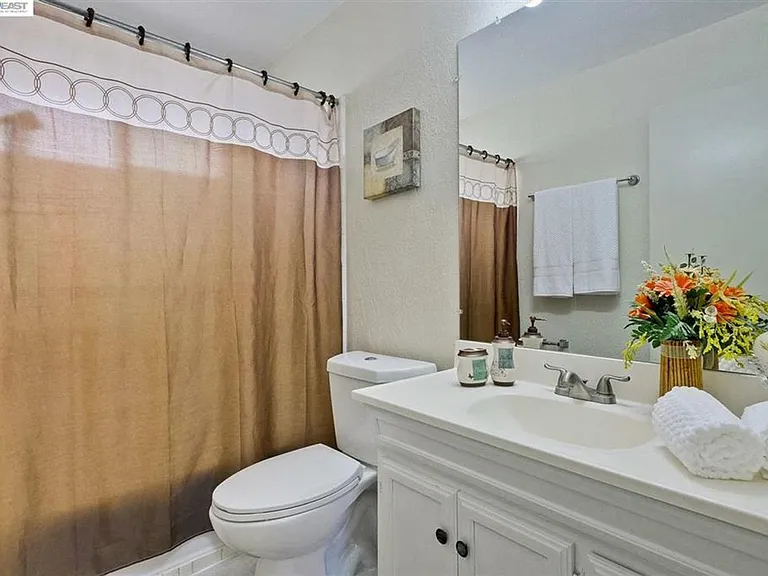 4132 Jamaica Ter — Photo 16