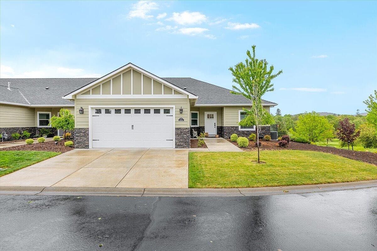 221 Skyhawk Dr