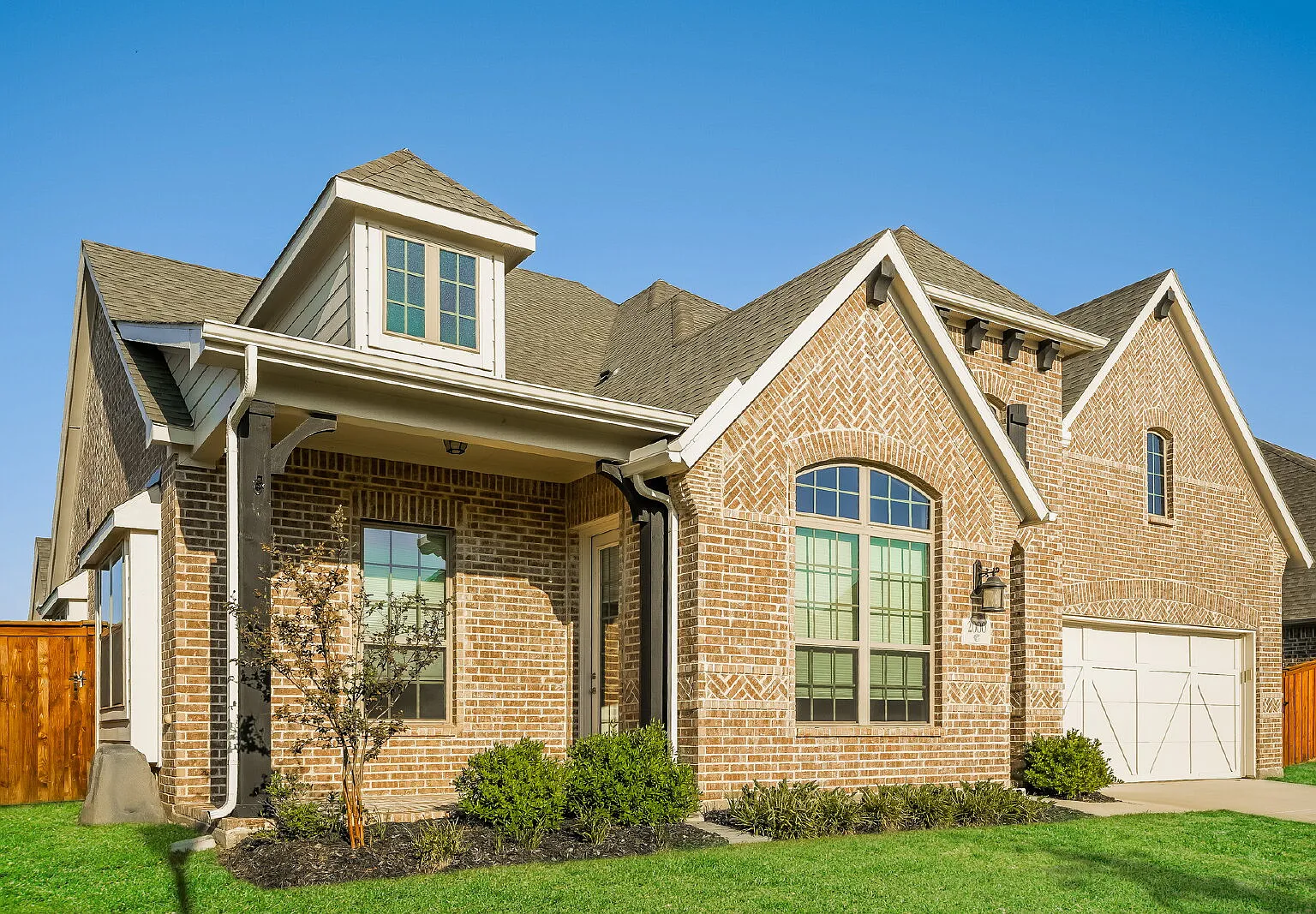 3 bed, 2.5 bath, 2539 sqft, $4,150 — Photo 2