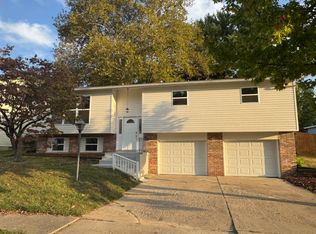 304 Rebecca Dr, Saint Charles, MO 63301