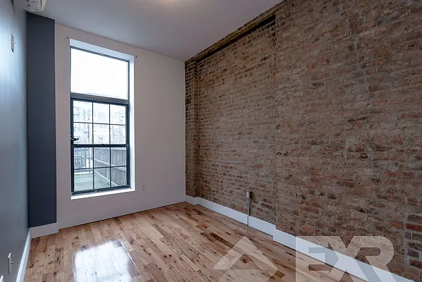 Rented by EXR | media 23