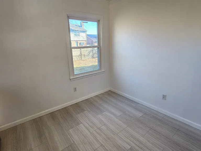 510 Kingston Hall Ct — Photo 16