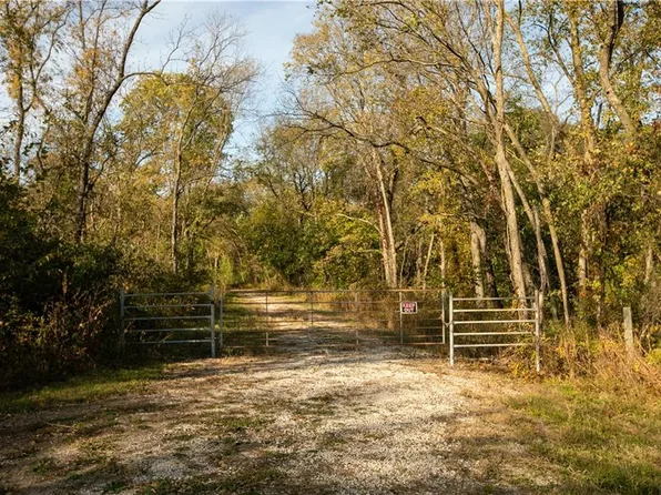 New Market Cemetery Rd, Dearborn, MO 64439