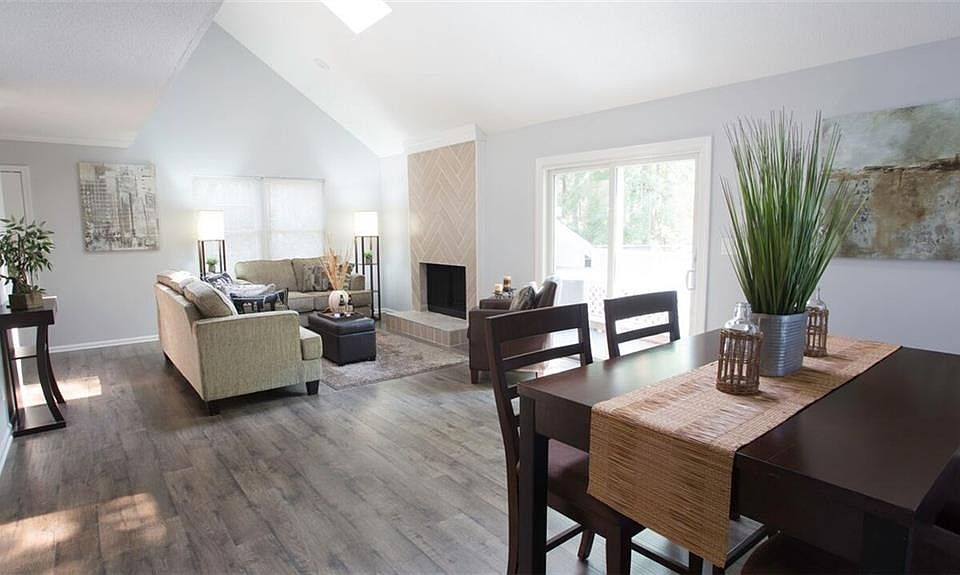 1st image of 3957 Shady Oaks Dr