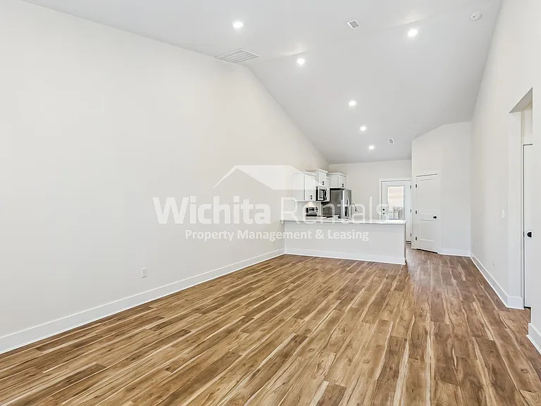 1742 - 1744 S. Hickory Creek St. — Photo 2