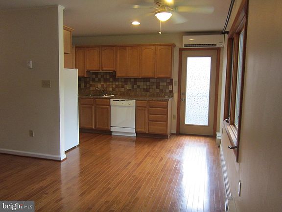 5th image of 8348 Martinsburg Pike Unit 201