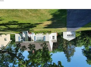 6564 Taylor Rd, Hamburg, NY 14075