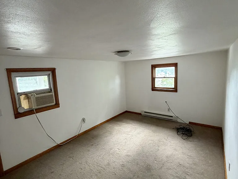 100 E Valley St #3 — Photo 4