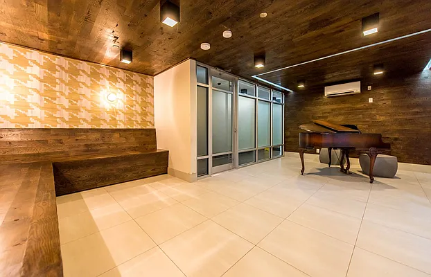 Rented by Nooklyn NYC LLC | media 42