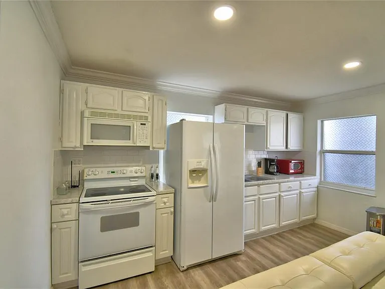 2405 Roslyn Ln #C — Photo 8