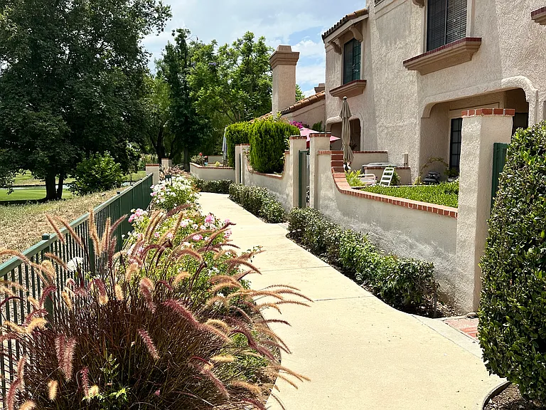 402 Country Club Dr #B — Photo 33