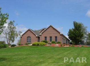 3750 Cole Hollow Rd, Pekin, IL 61554