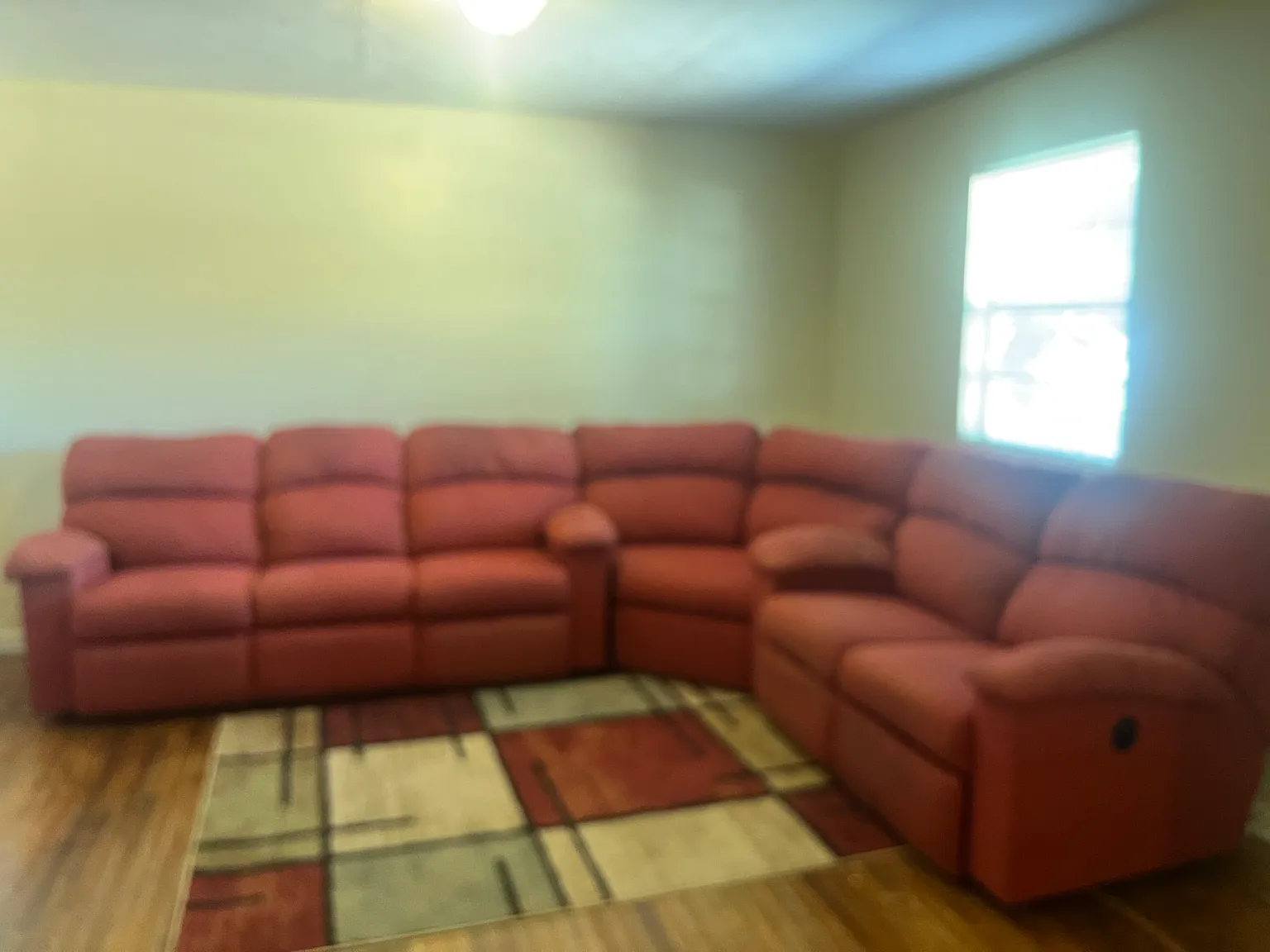 5 bed, $1,650 — Photo 2