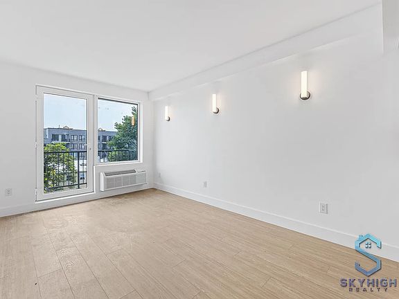 5th image of 851 Lexington Ave #5E