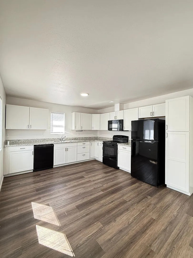 Building Photo - 634 Colinwood Ct