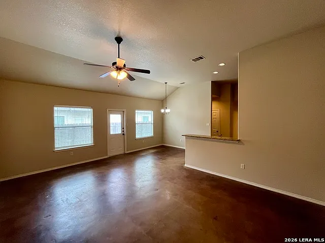 185 Joanne Cv — Photo 3
