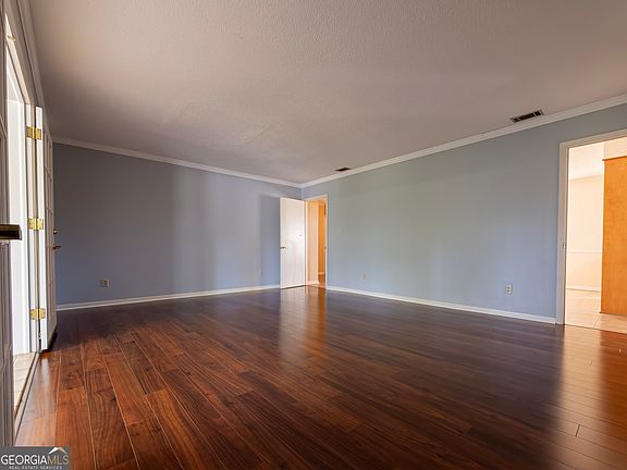 3rd image of 105 Edgewood Rd