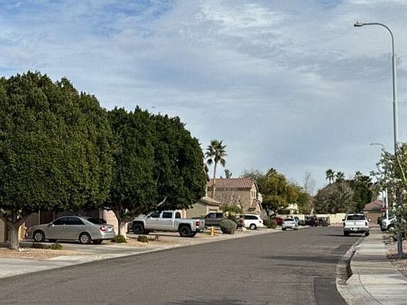 4th image of 532 W Myrtle Dr