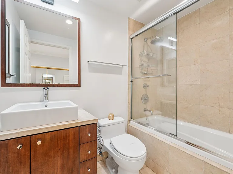 1921 Jefferson St #207 — Photo 8