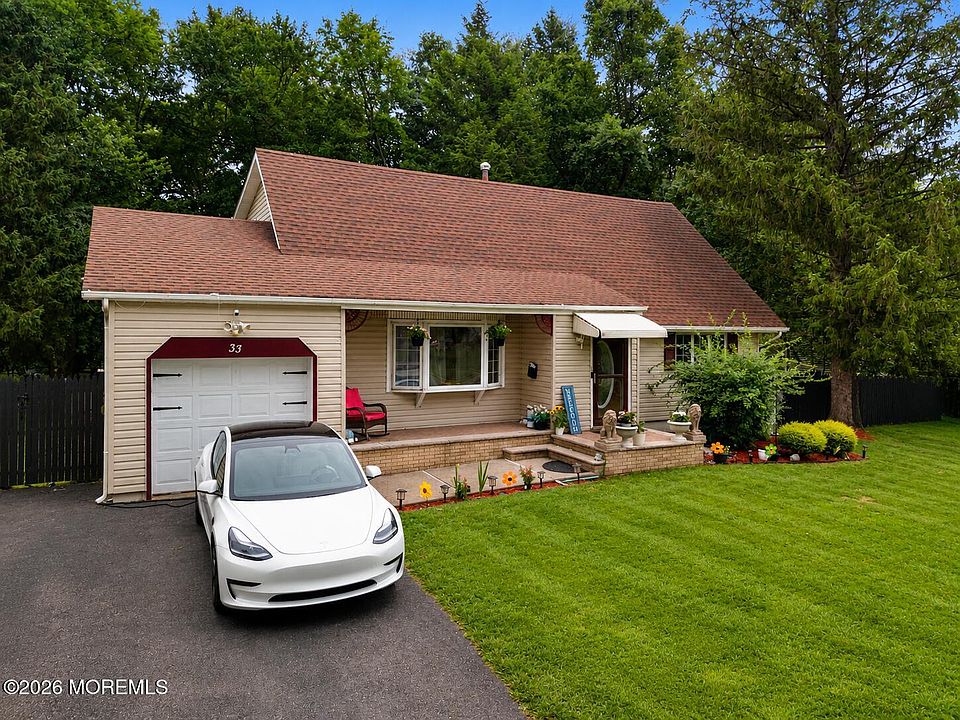 1st image of 33 Heather Drive