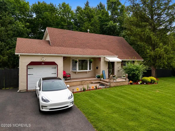 33 Heather Drive, Manalapan, NJ 07726