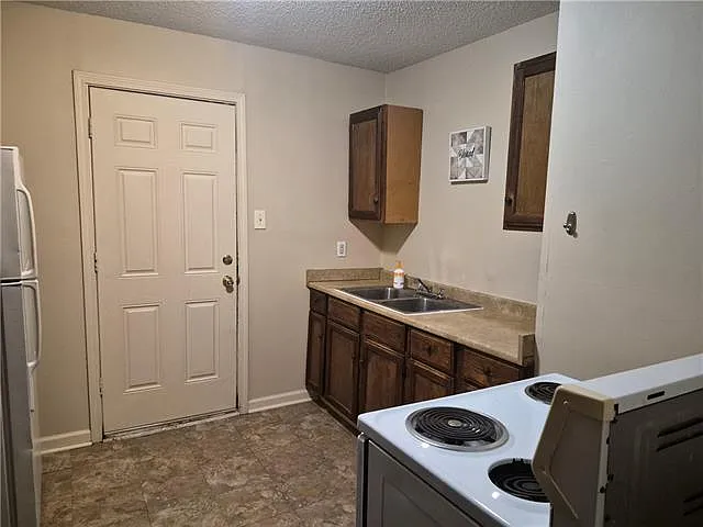 1 bed, 1.0 bath, 450 sqft, $900 — Photo 4