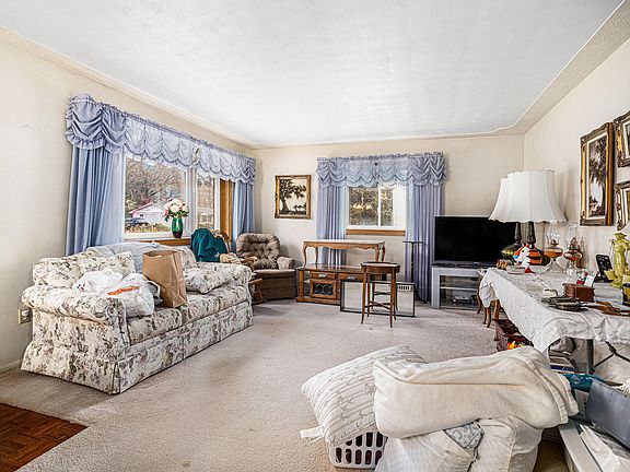 3rd image of 116 Lois Dr