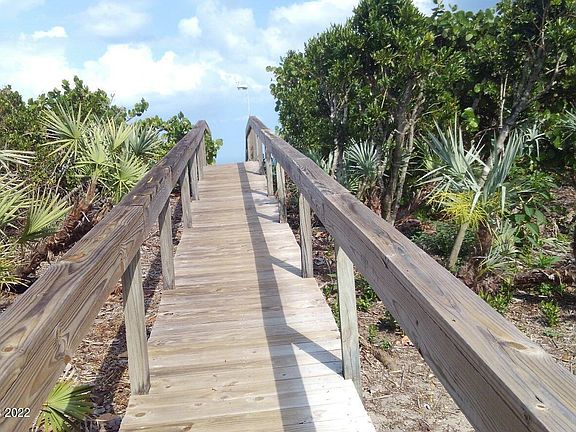 4th image of 5827 Highway A1a