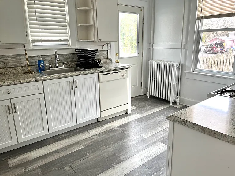 517 Bourbon St — Photo 10