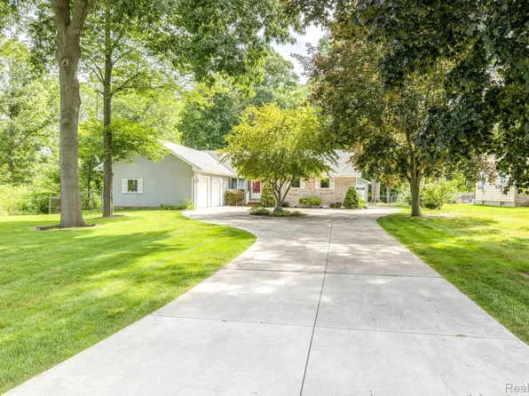 4801 Iroquois Trl, North Street, MI 48049